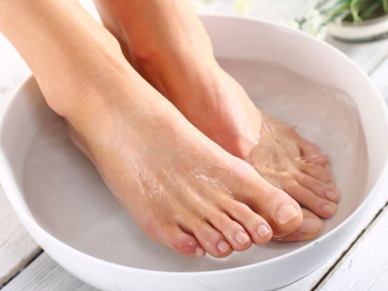 Baths to Treat Foot Fungus