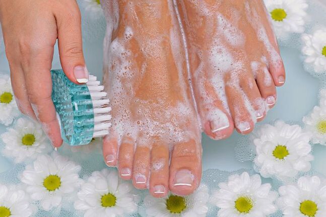 Chamomile foot bath - effective in preventing onychomycosis